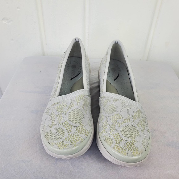 Bzees Flirty Gray Lace Slip On Cushioned Sneakers Women's Size 6M - Picture 4 of 11